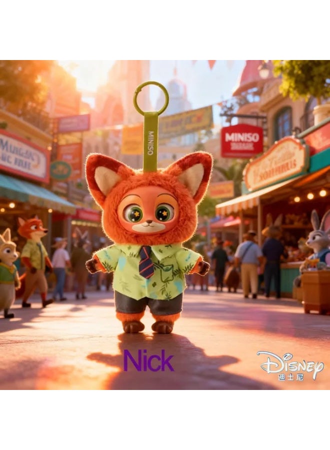 ميدالية Nick Wilde الأصلية – من فيلم Zootopia قطعة لطيفة بتجسّد شخصية Nick Wilde المحبوبة بأسلوب كيوت وجذّاب يخطف القلب من أول نظرة 💚 تصميم مميز بتفاصيل دقيقة، مرتدي قميصه الشهير، ومعلّق بسلسلة قوية مناسبة للاستخدام اليومي. - Image 1