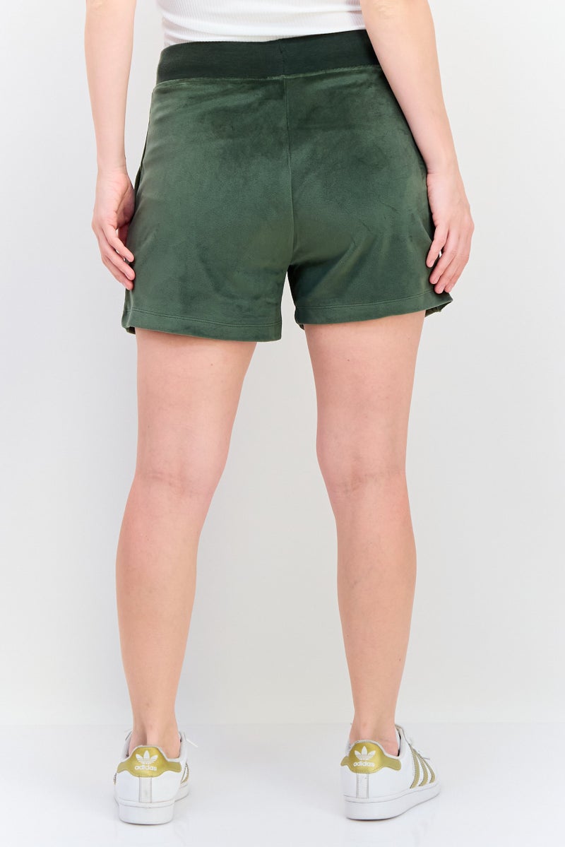 Juicy Couture شورتات أساسية من المخمل للنساء مع حبل سحب، أخضر داكن - Image 4