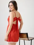 جلو باص bright red