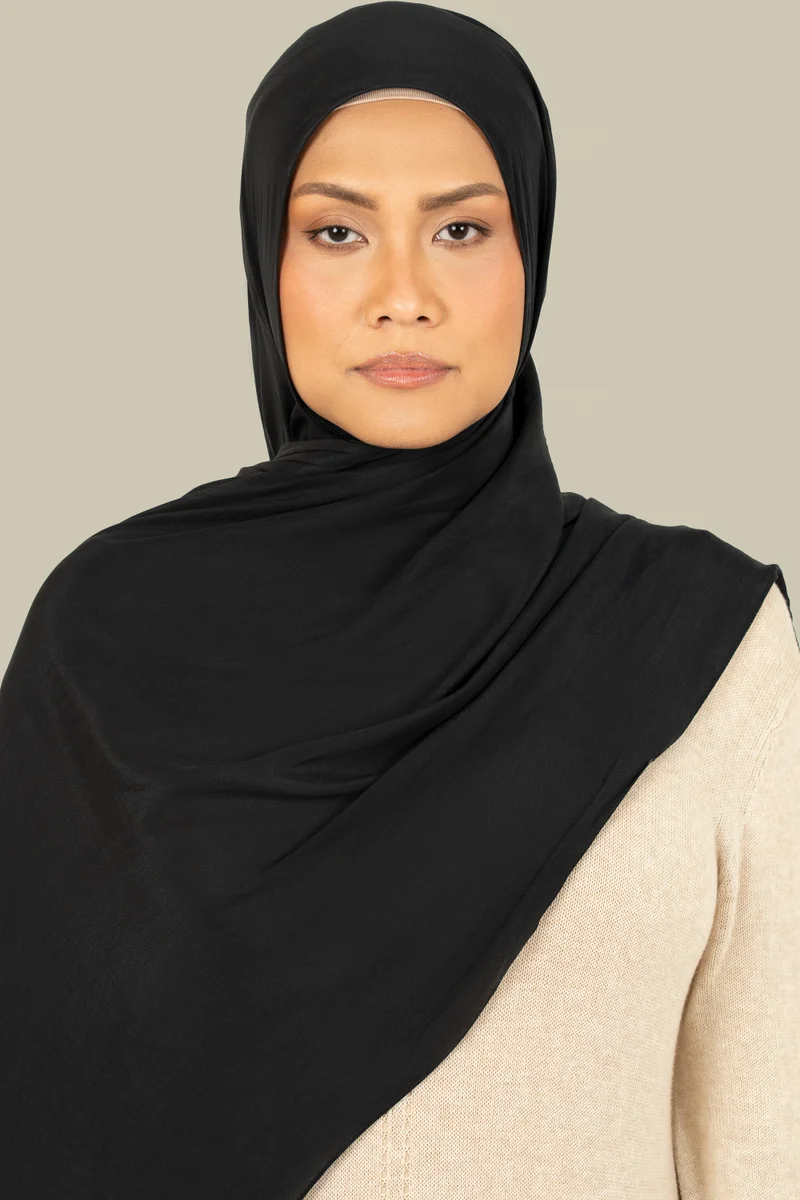سيلكروز حجاب كريب أسود