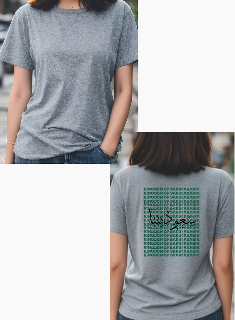 لوحة تيشيرت قطن لمناسبة اليوم الوطني السعودي أو للفخر بالانتماء للوطن في كل الأوقات للرجال والنساء بتصميم مبطوع من الخلف