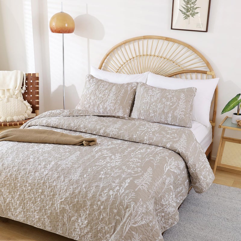 JANZAA Quilts Queen Size Oatmeal Bed Spread with White Floral Pattern Botanical Microfiber Quilts Set Lightweight Comforter 3 Pieces Reversible Bedding Set (1 Queen Quilt and 2 Pillow Cases) - Image 1