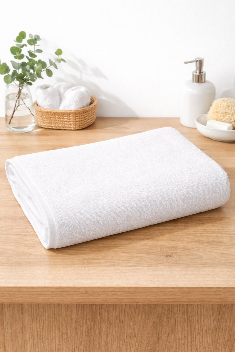 Luxury Bath Towel, 100% Combed Cotton, 650 GSM Highly Absorbent u0026 Quick Dry, Ultra-Soft Hotel Quality Bathroom Towel, 70x140 cm, White (Pack of 1) - Image 1