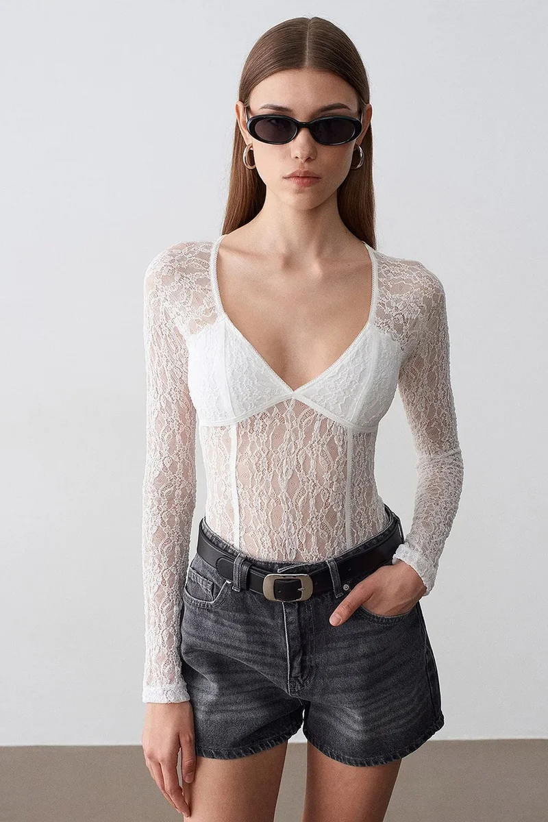 DILVIN Women’s Lace V-neck Long-sleeve Top
