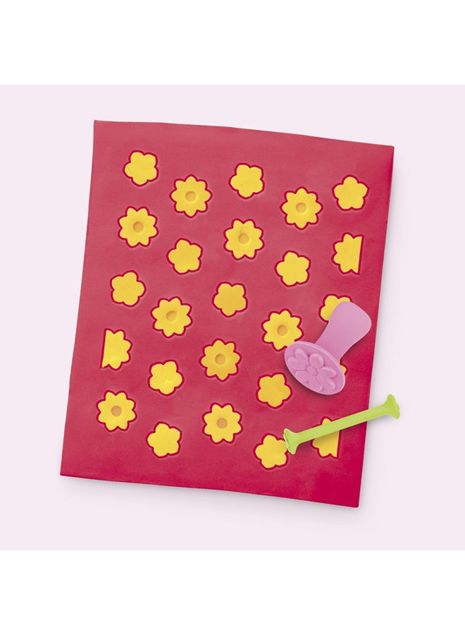 Play-Doh باي-دو باربي باقة الزهور والإكسسوارات، 4 أوراق نمط لإعادة التعبئة من مركب النمذجة، 8 إكسسوارات أزياء، فنون وحرف للأطفال من عمر 5 سنوات فما فوق (الدمية غير مشمولة) - Image 5