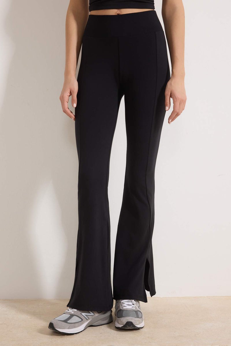 trendyol Black Slit Brushed Soft Fabric Spanish Trotting Knitted Sports Leggings Thmss26Ea00004 - Image 3