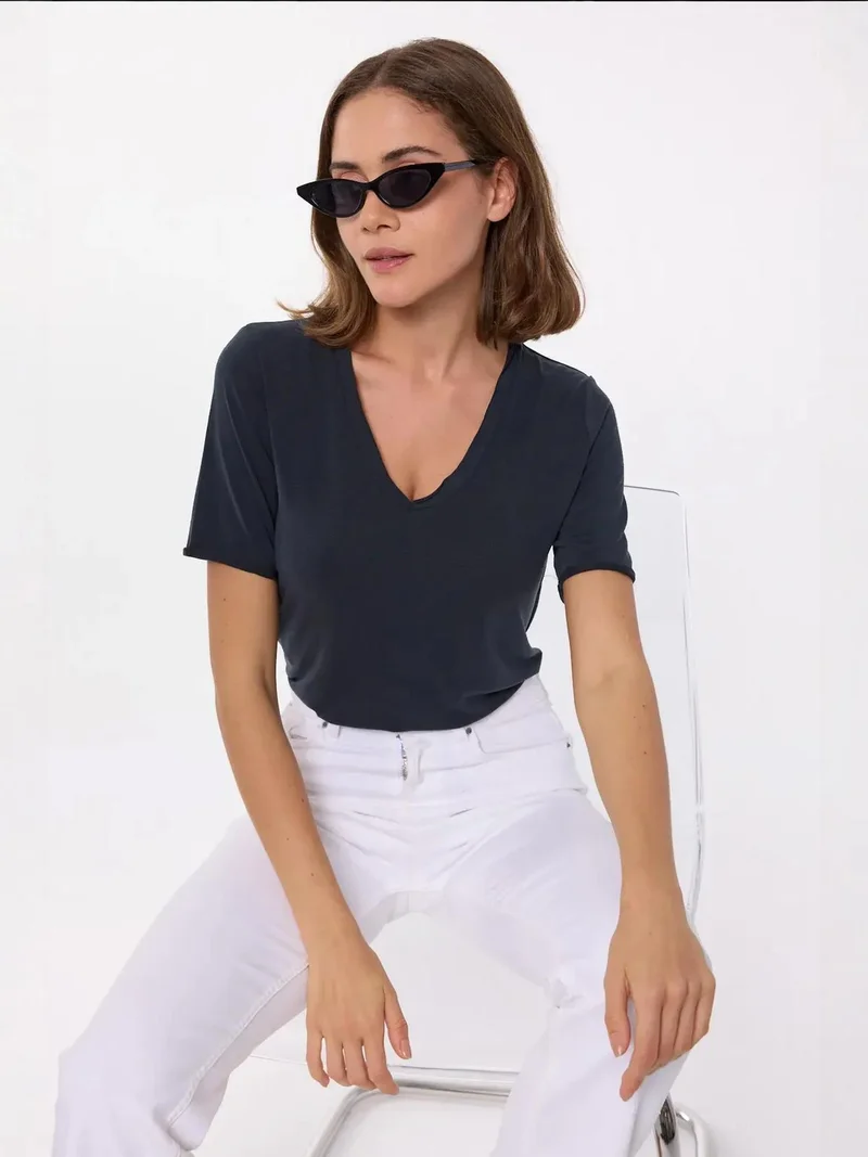 هيكاب تي شيرت كاجوال بأكمام قصيرة ورقبة على شكل