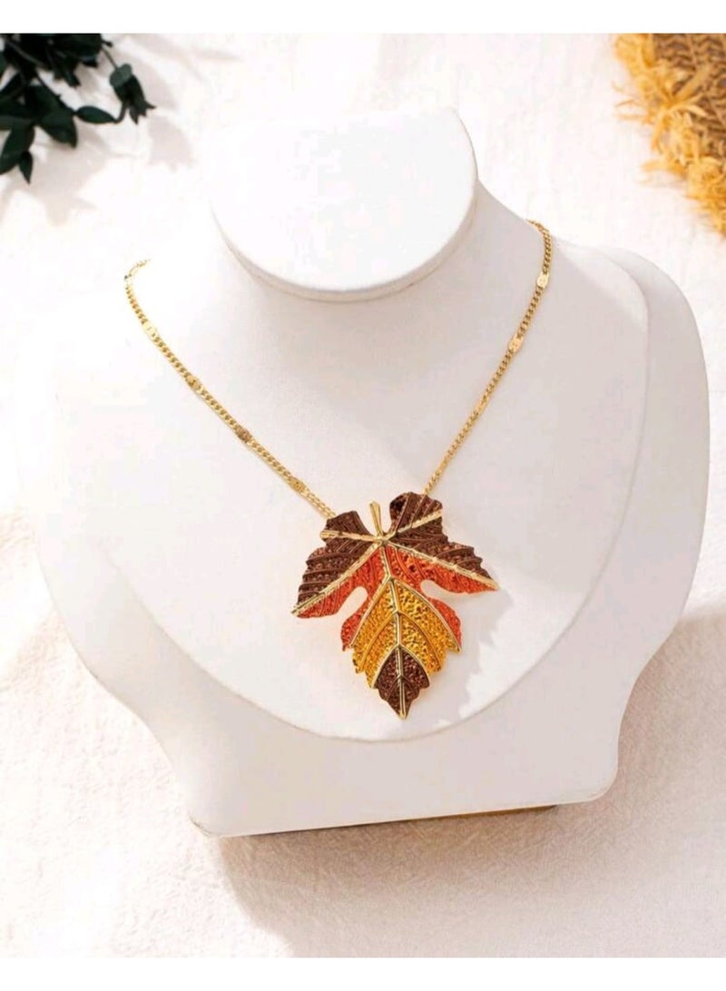 شي إن قلادة واحدة من سبيكة معدنية مطلية على شكل ورقة قيقب خريفية للنساء - Image 4