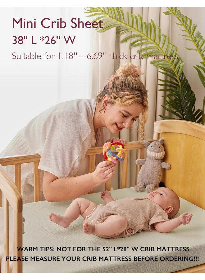 مام كوزي ملاءات سرير أطفال صغيرة ملائمة من Momcozy Muslin، مقاس 38 بوصة × 26 بوصة، قطعتان من ملاءة مرتبة أطفال ناعمة قابلة للتنفس من القطن الطبيعي، ملاءة سرير محايدة 360 درجة غير قابلة للانزلاق للأولاد والبنات، لون رمادي وأخضر  - Image 2