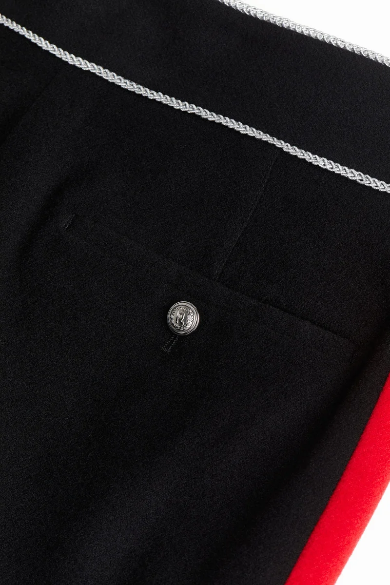 اتش اند ام بنطلون من الصوف مزين بخطوط جانبية