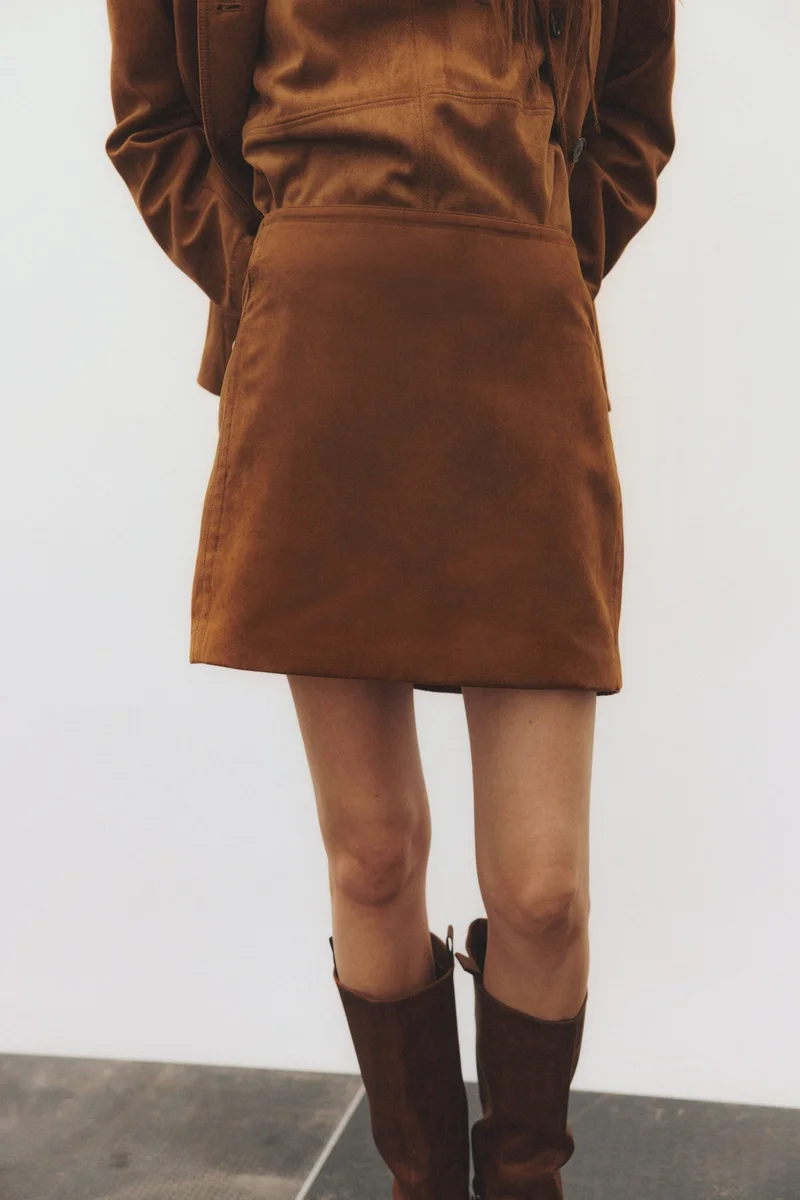 اتش اند ام تنورة ميني