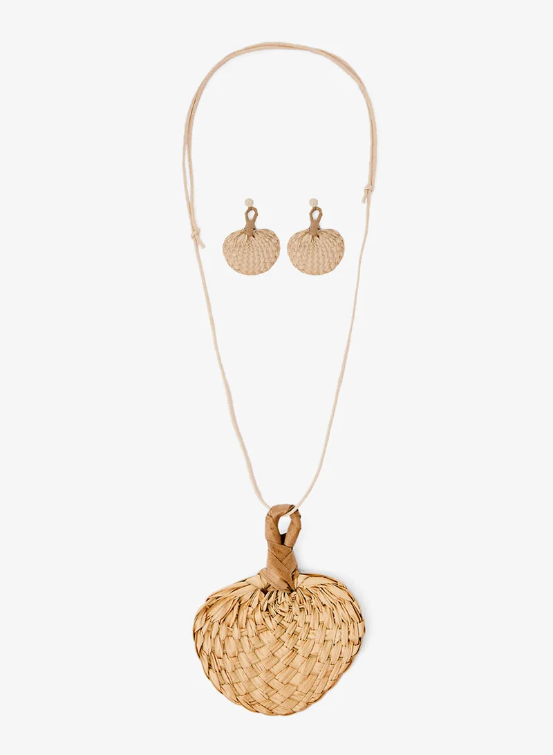 Ginger Raffia Textured Seashell Statement Necklace