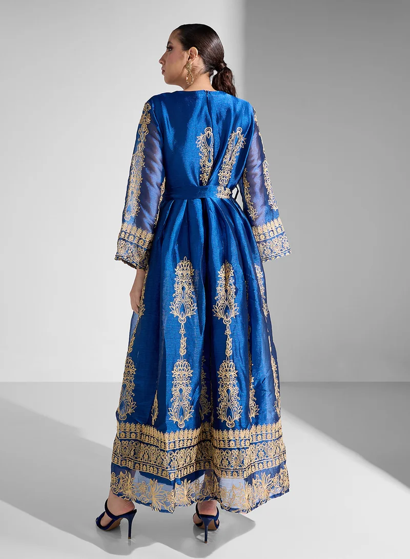 خزانة Embroidered Belted Dress
