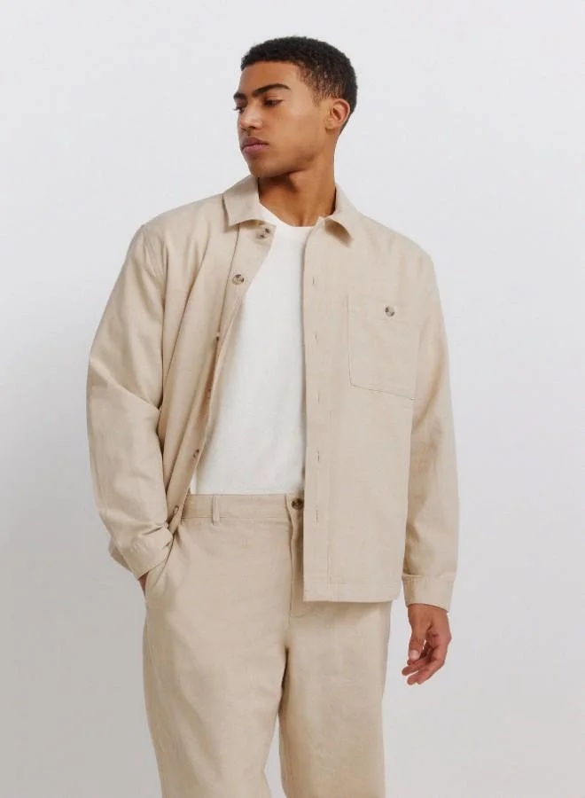 Springfield Linen/cotton trousers with side seam pockets. It has an elasticated waistband at the back and an internal drawstring for a better fit. Back welt pockets. Straight fit.