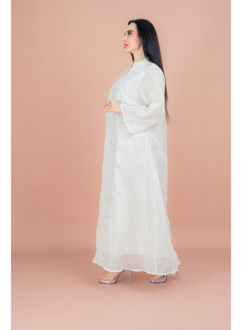 اكسا جلابية أنيقة من اللؤلؤ والنقوش - Image 3