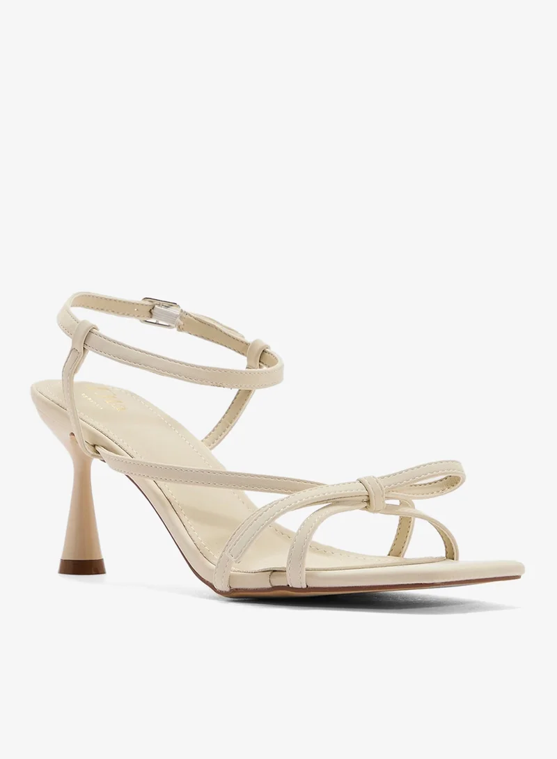 ايلا صندل بكعب مع فيونكة