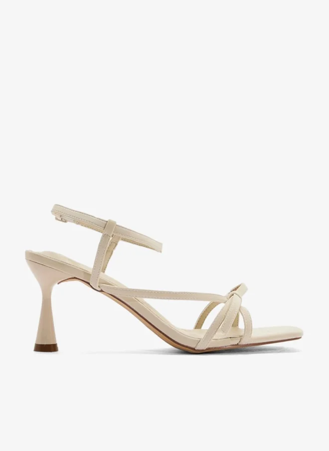 ايلا صندل بكعب مع فيونكة