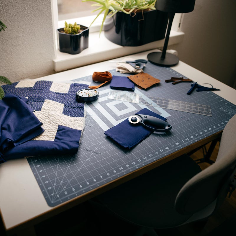 Fiskars Self Healing Cutting Mat with Grid for Sewing, Quilting, and Crafts - 24" x 36 Grid Lilac/Mountain Haze - Image 4