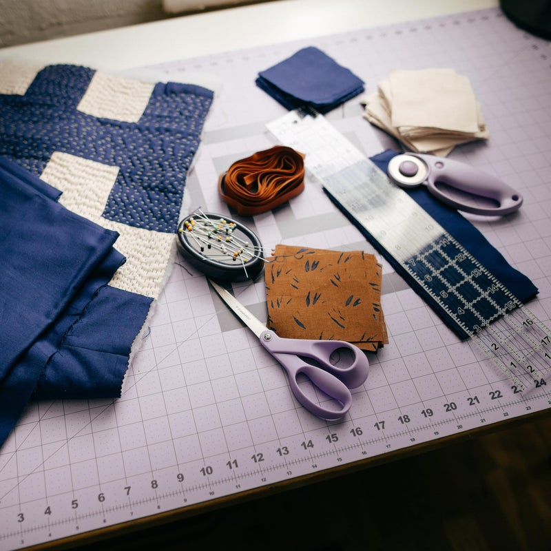 Fiskars Self Healing Cutting Mat with Grid for Sewing, Quilting, and Crafts - 24" x 36 Grid Lilac/Mountain Haze - Image 5