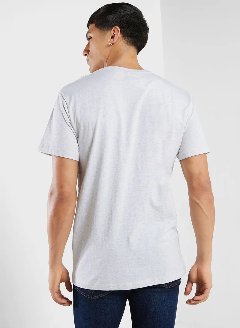 جرايمي تيشيرت بطباعة غرافيك