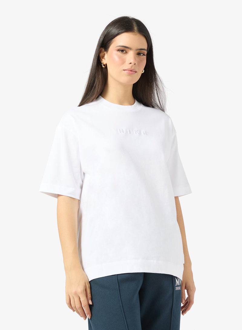 Nike Nsw Luxe Relaxed Fitted T-Shirt - Image 1