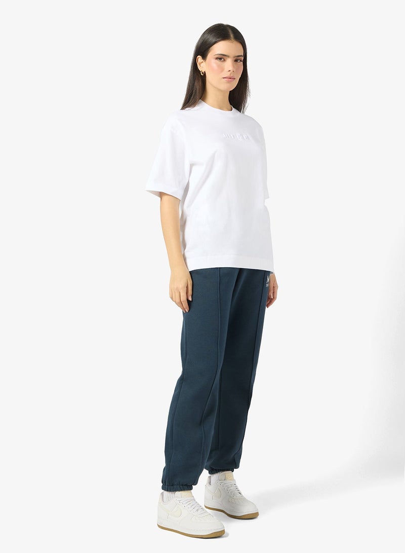 Nike Nsw Luxe Relaxed Fitted T-Shirt - Image 4