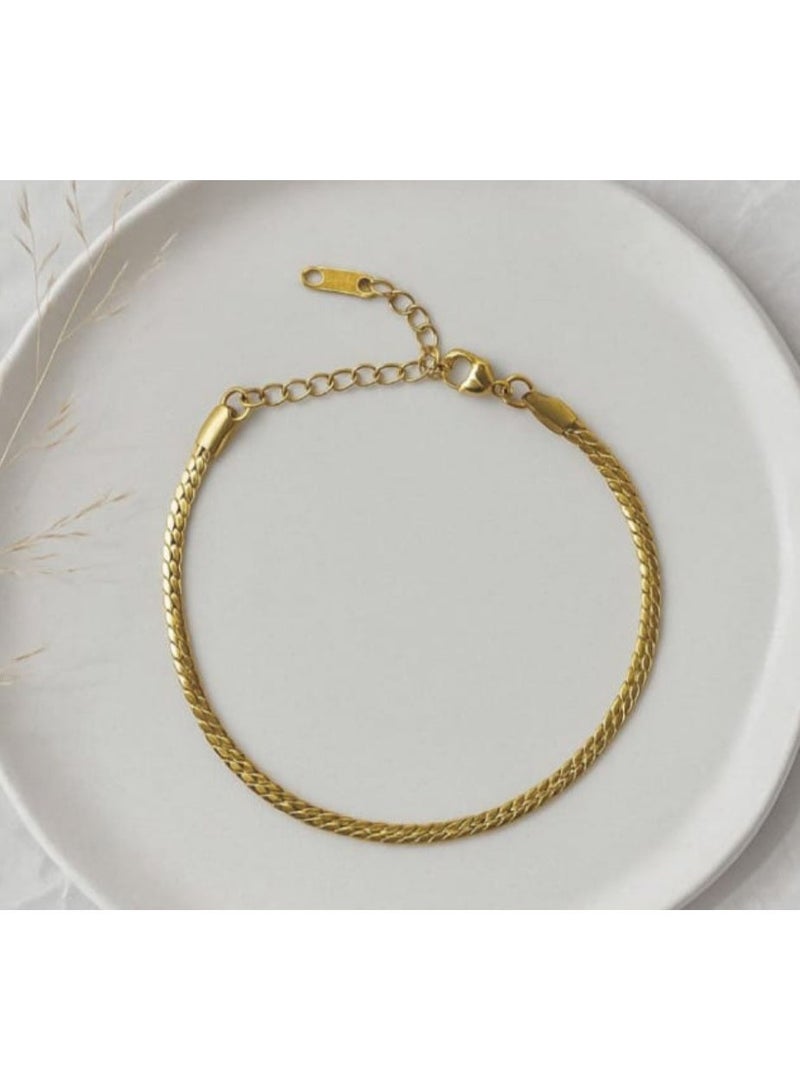 Luxuria Gold-plated bracelets made of stainless steel in a solid color and simple style - Image 1