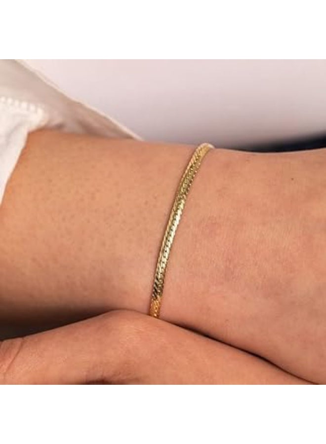Luxuria Gold-plated bracelets made of stainless steel in a solid color and simple style - Image 3