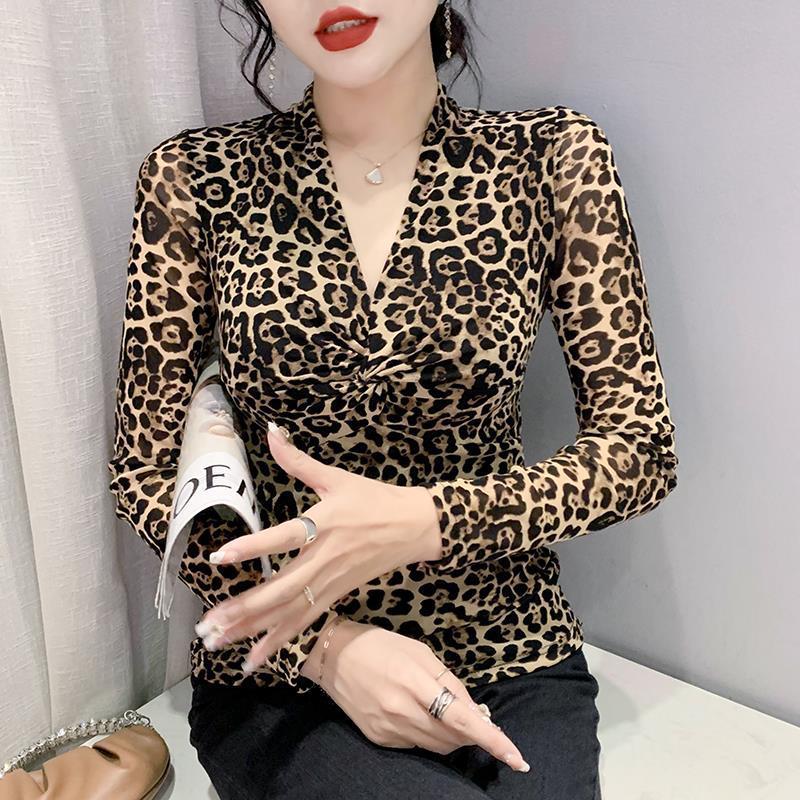 European 2025 Autumn New V-Neck Fashion Printed Mesh Long-Sleeved T-Shirt Slim-Fit Slimming All-Match Base Shirt For Women - Image 5