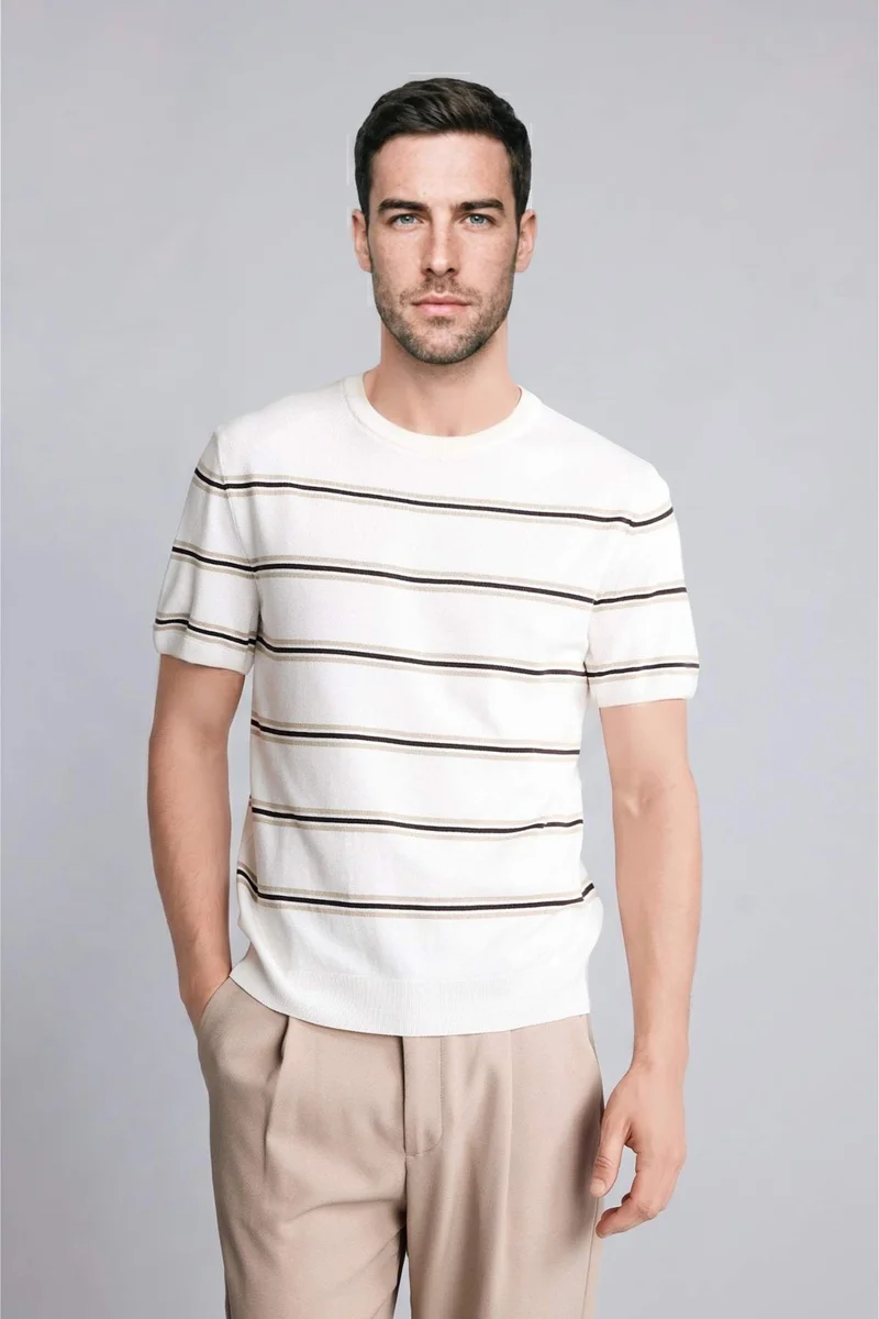 ديفاكتو Standard Fit Crew Neck Short Sleeve T-Shirt
