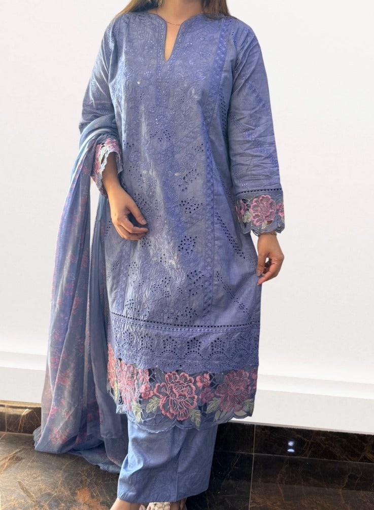 وينشيلز طقم كورتا قطني مطرز باللونين الأزرق والرمادي مع تفاصيل دانتيل ووشاح شيفون نقي - كبير - Image 2