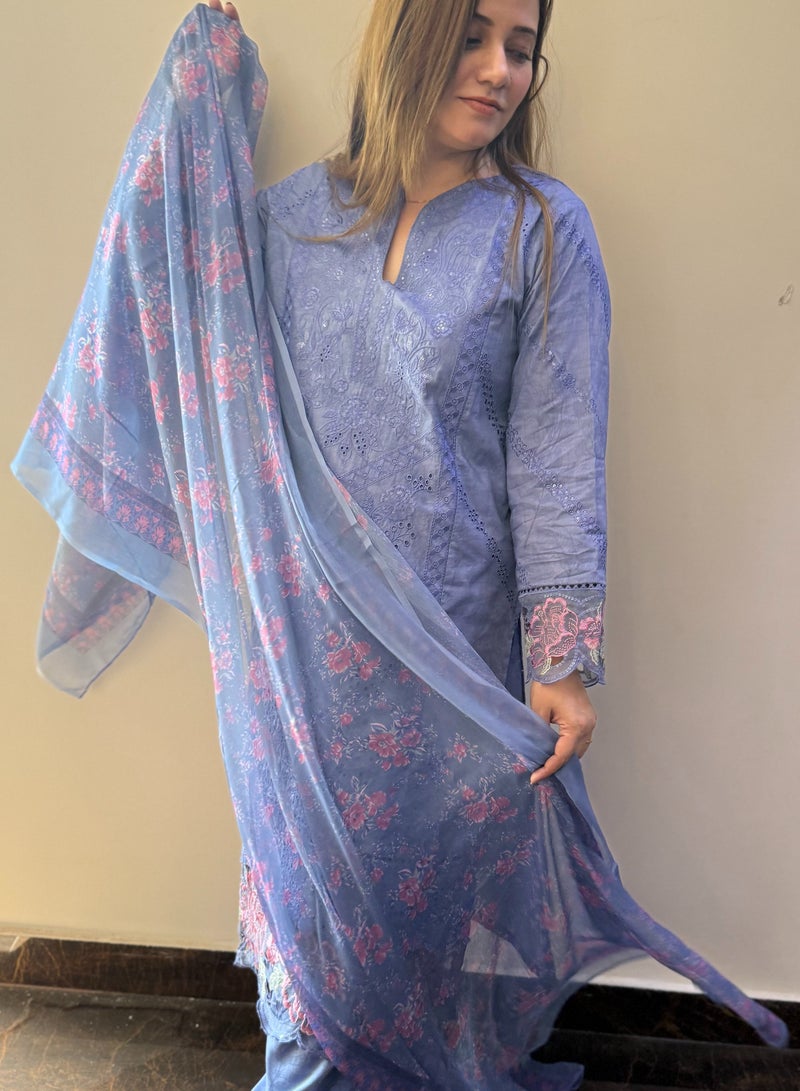 وينشيلز طقم كورتا قطني مطرز باللونين الأزرق والرمادي مع تفاصيل دانتيل ووشاح شيفون نقي - كبير - Image 3