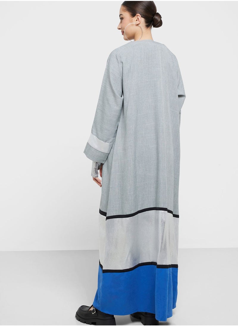 Khizana - Colorblock Detail Abaya With Sheila - Image 1