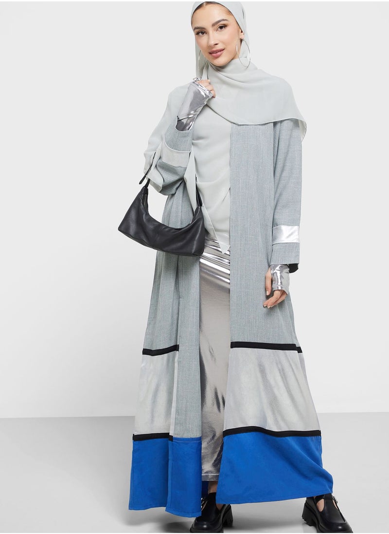 Khizana - Colorblock Detail Abaya With Sheila - Image 1