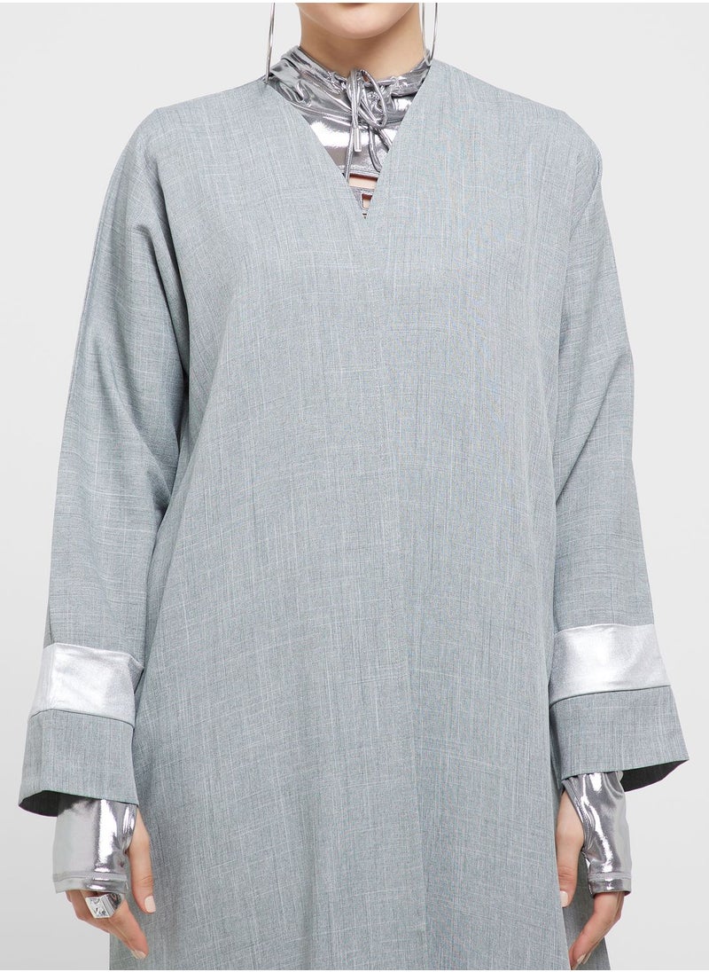 Khizana - Colorblock Detail Abaya With Sheila - Image 1