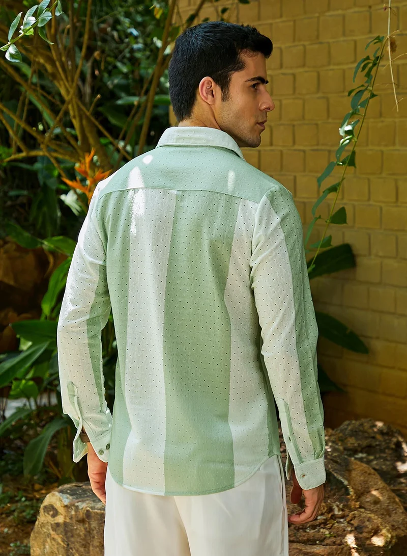 Campus Sutra Campus Sutra Men's Pistachio Green & Daisy White Panel-Tactile Shirt For Casual Wear | Spread Collar | Long Cuffed Sleeves | Button Closure | Shirt Crafted With Comfort Fit For Everyday Wear
