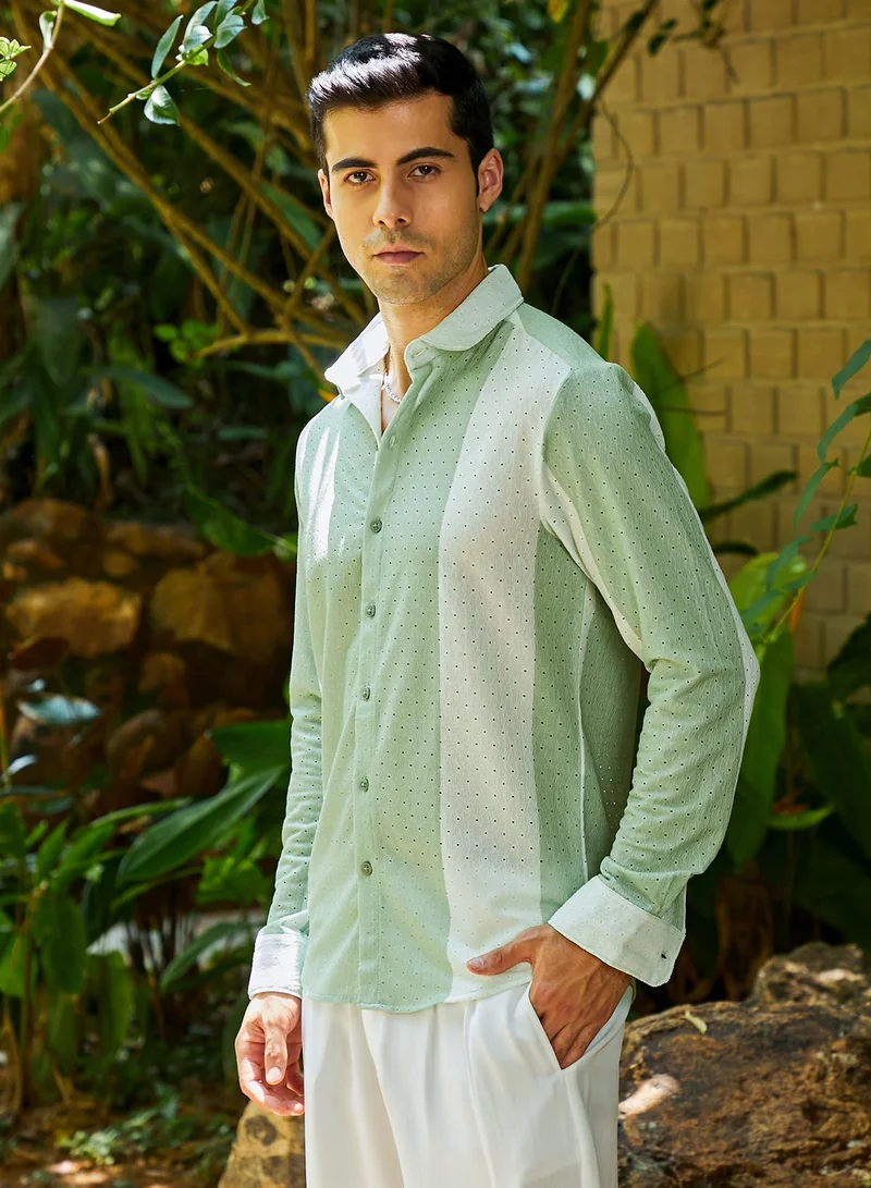 Campus Sutra Campus Sutra Men's Pistachio Green & Daisy White Panel-Tactile Shirt For Casual Wear | Spread Collar | Long Cuffed Sleeves | Button Closure | Shirt Crafted With Comfort Fit For Everyday Wear
