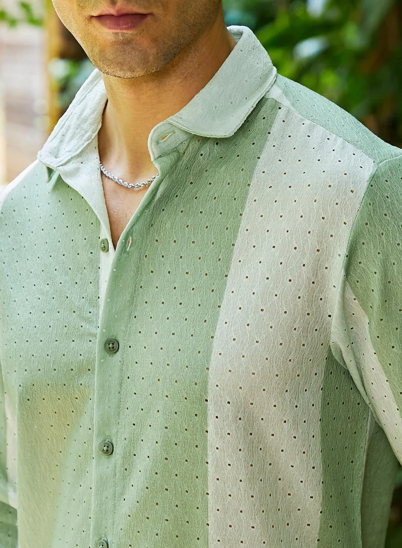 Campus Sutra Campus Sutra Men's Pistachio Green & Daisy White Panel-Tactile Shirt For Casual Wear | Spread Collar | Long Cuffed Sleeves | Button Closure | Shirt Crafted With Comfort Fit For Everyday Wear