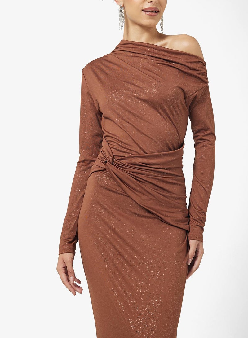 جينجر فستان ضيق بكتف غير متماثل ودرابيه - Image 3