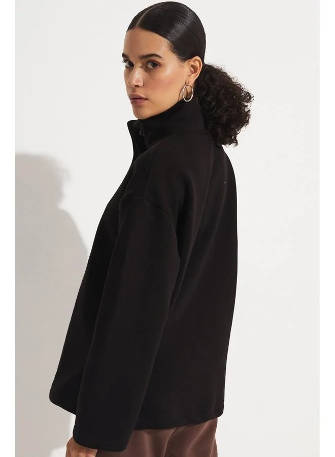 JUNE June Exclusive Sweatshirt with Snap Detail Black