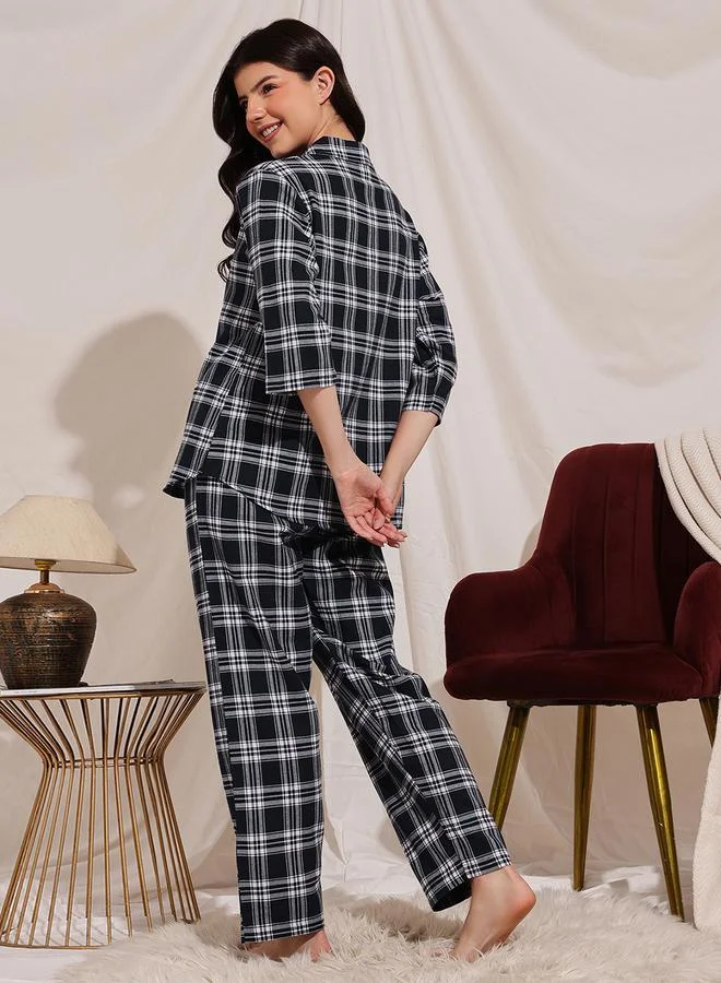 كلوفيا طقماما من قميص بأزرار بنمط مربعات وبنطال