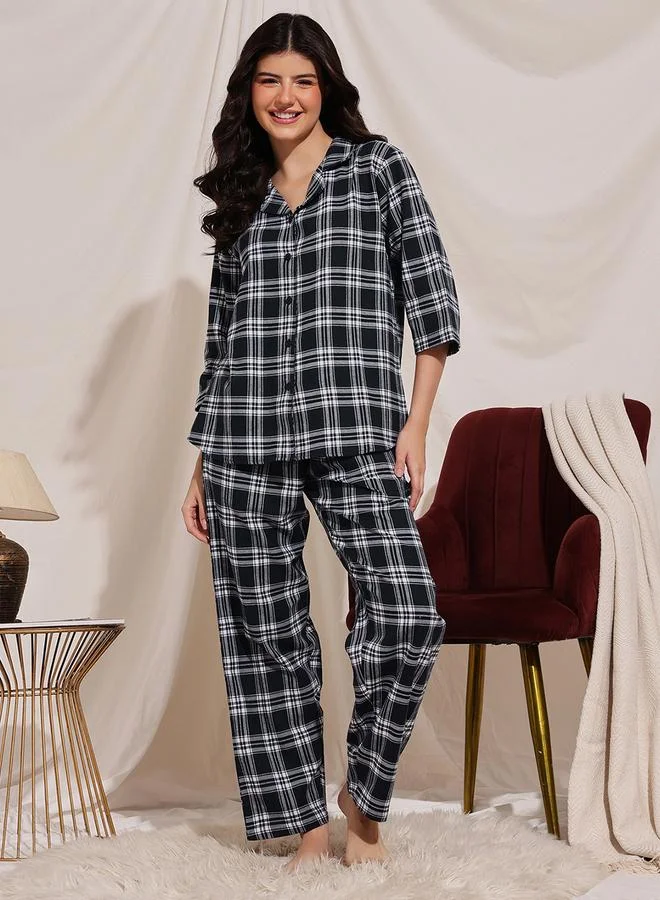 كلوفيا طقماما من قميص بأزرار بنمط مربعات وبنطال