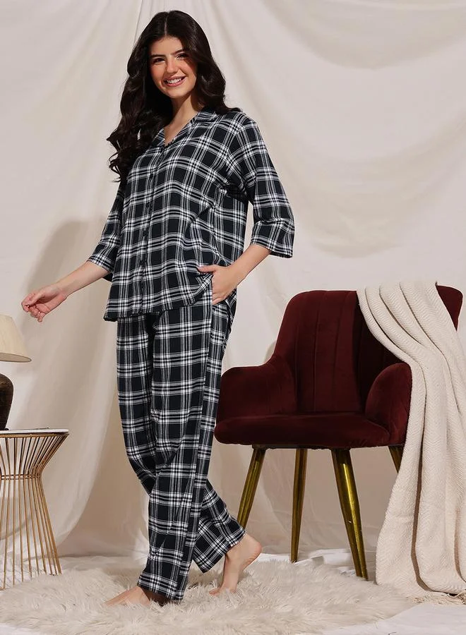 كلوفيا طقماما من قميص بأزرار بنمط مربعات وبنطال