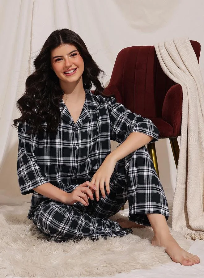 كلوفيا طقماما من قميص بأزرار بنمط مربعات وبنطال