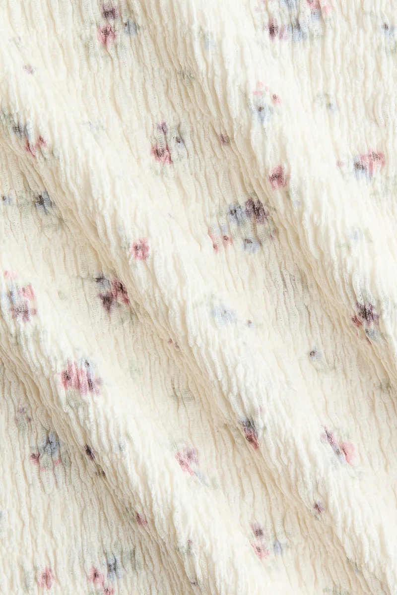 اتش اند ام بلوزة مزينة بكشكشة