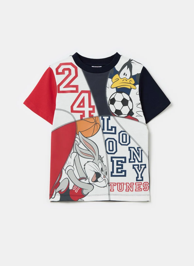 او في اس Colourblock T-shirt with Bugs Bunny and Daffy Duck