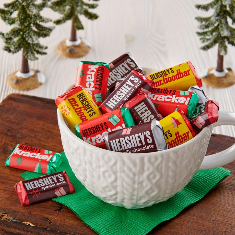 HERSHEY'S Miniatures Assorted Chocolate, Christmas Candy Bag, 17.1 oz - Image 5