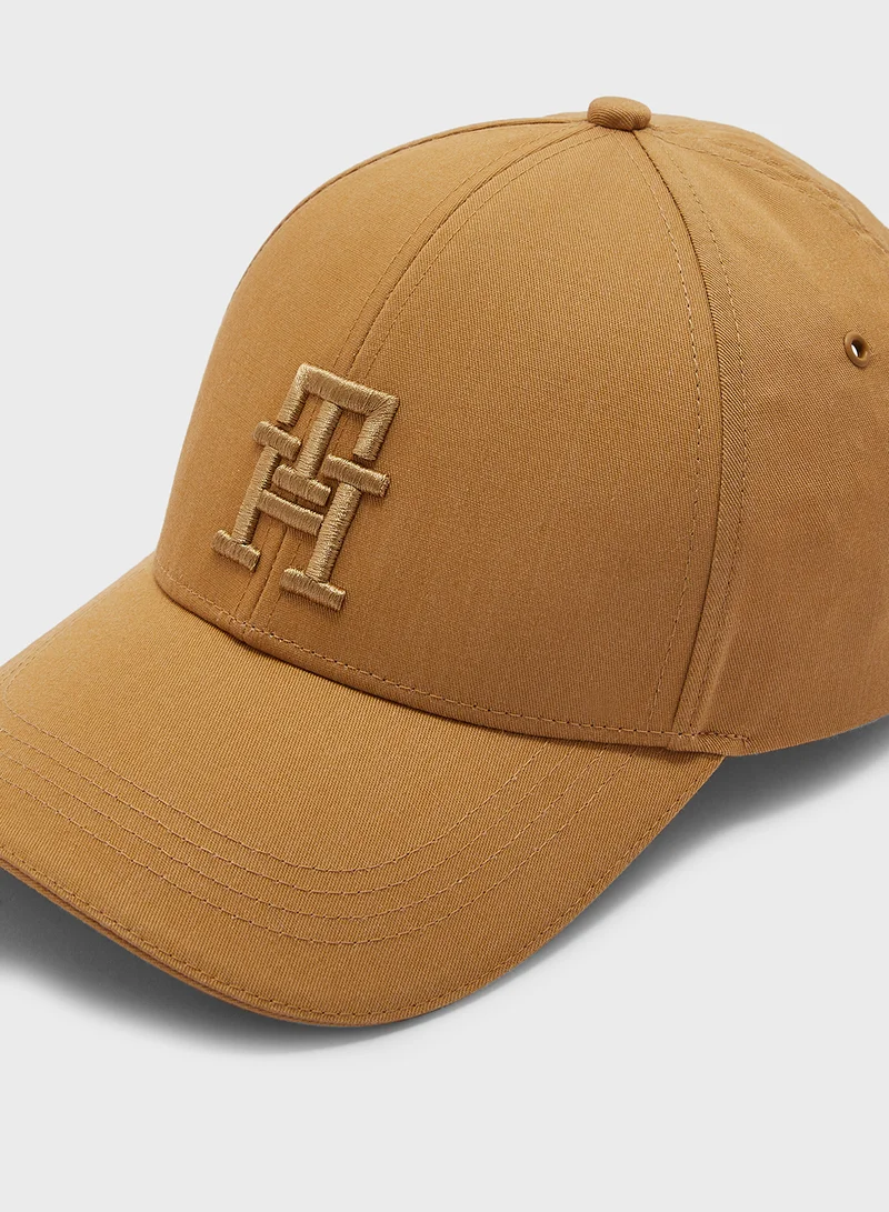 تومي هيلفيغر Curved Peak Caps