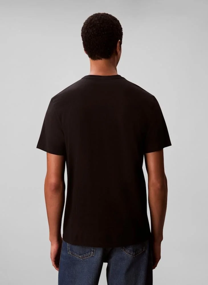 كالفن كلاين جينز تيشيرت بياقة دائرية برسومات