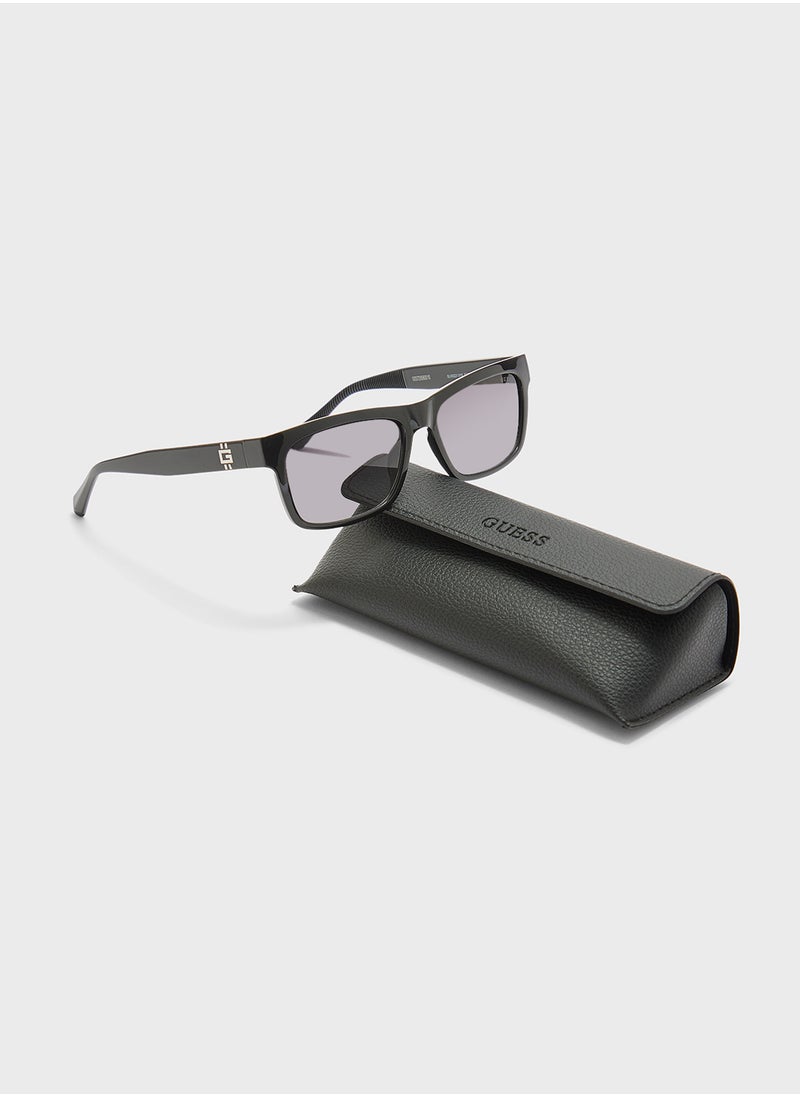 GUESS Gu0022101B57 Wayfarers Sunglasses  - Image 4